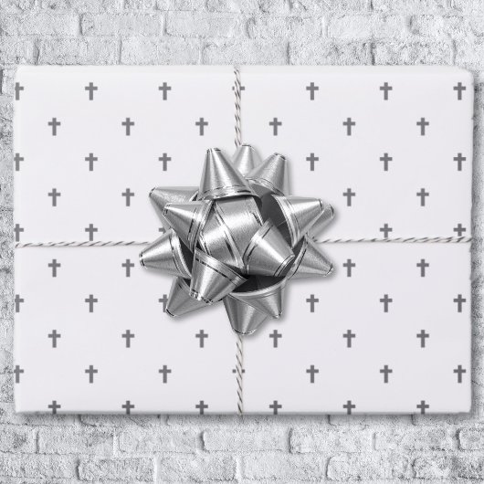 Croix - Grises sur feuilles de papier cadeau blanc