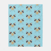 Crossed Fantasy Axes with Fiery Energy – Powerful  Fleece Deken (Voorkant)