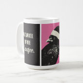 Crow Santa Pink Black Cawfee Christmas Coffee Mug (Devant gauche)