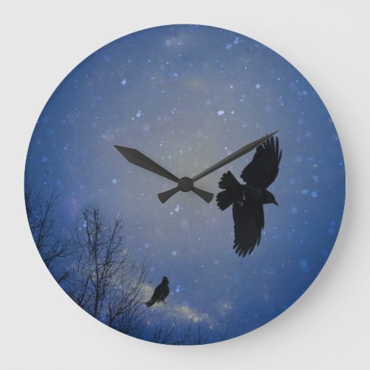 Crow vliegen in de Moody Sky Grote Klok (Voorkant)