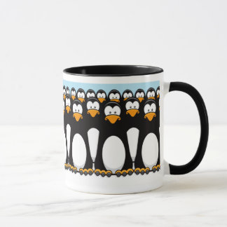 Crowd of Funny Cartoon Penguins op sneeuw Mok