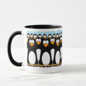 Crowd of Funny Cartoon Penguins op sneeuw Mok (Links)