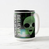 "Croyant" Mug Alien Images par J.H. Thornton (Devant droit)