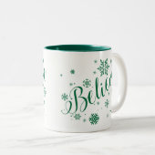 "Croyez" la tasse graphique de vacances de flocon (Devant droit)