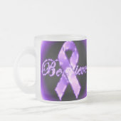 Croyez la tasse pourpre de conscience de ruban (Gauche)