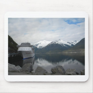 Cruise Ship Doced in Skagway, Alaska Muismat