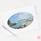 Cruiseschip bij CocoCay Ovale Sticker (Envelop)