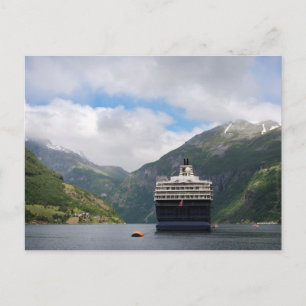 Cruiseschip in het briefkaart Geirangerfjord