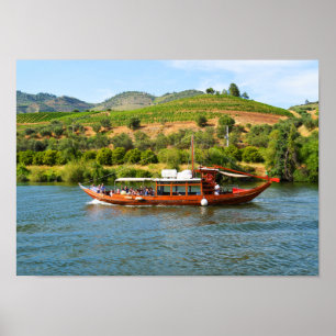 Cruisewerkzaamheden aan de rivier de Douro in Port Poster