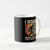 Cryptid Bigfoot Sasquatch Wilderness Explorer Mug (Devant droit)