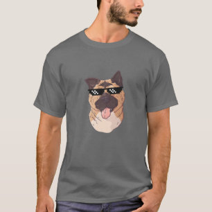 Crypto Doge Akita sjiitische munten houden de maan T-shirt