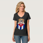 Cuba Flag Bulldog Dog In Pocket T-shirt (Voorkant volledig)