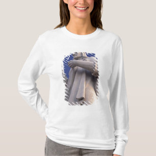 Cuba, Havana, Beeldhouwwerk van Jezus. T-shirt