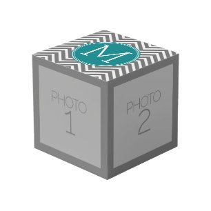 Cube Photo Chevrons gris et turquoises - monogramme fait sur