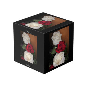Cube photo rose avec numéro de table