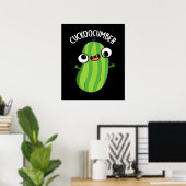 Cuckoocumber Funny Veggie Cucumber Pun Dark BG Poster (Thuiskantoor)