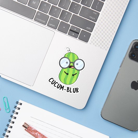 Cucum-blur Funny Veggie Cucumber Pun Sticker (Laptop met iPhone)