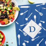 Cuisine papa Monogram Blue Cuisine serviette<br><div class="desc">Cette serviette bleue de cuisine est équipée d'un motif d'ustensiles de cuisine. Ajoutez simplement votre initiale.</div>