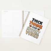 Cuisses Épaisses et Vibes Sombres Design Halloween (Devant avec enveloppe)