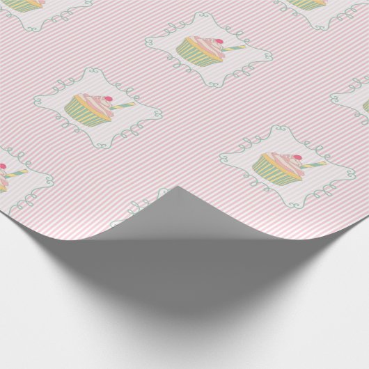 Cupcake en roze strepen Leuk Eetbaar Cadeaupapier (Hoek)