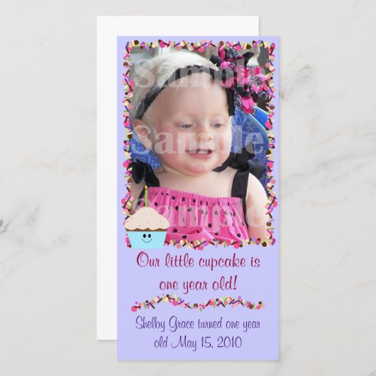 Cupcake en Sprinkles Birthday-fotokaart Aankondiging (Voorkant / Achterkant)