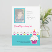Cupcake Fotouitnodiging, Birthday Party Kaart (Staand voorkant)