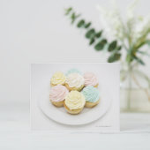 Cupcakes op wit Bord Briefkaart (Staand voorkant)