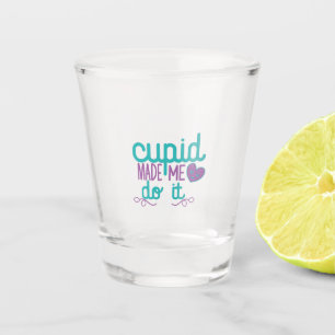 Cupid met een paar cadeautjes deed het me. shot glas