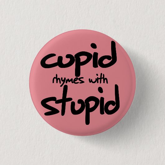 Cupido rijmt met dom ronde button 3,2 cm (Voorkant)