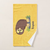 Curieux et drôle dessin animé de chouette brune (Serviette à main)