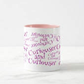 Curiouser en Curiouser Alice in Wonderland Quote Mok (Midden)