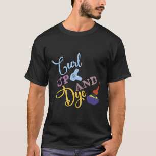 Curl up en verf Haarstylist haardressoir met lange T-shirt