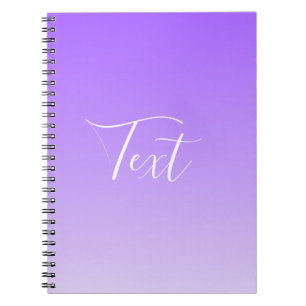 Cursieve scriptnaam & bewerkbare lichte paarse omb notitieboek