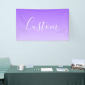 Cursieve scriptnaam & Lichtpaarse ombre die bewerk Spandoek (Beurs)