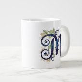 Cursive M – Elegant Blue & Gold Monogram Extra Grote Beker (Voorkant rechts)