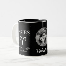 Custom Aries Zodiac Mug with Name & Traits Tweekleurige Koffiemok