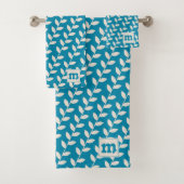 Custom Blue 70s Retro Leaf Patroon Monogram Bad Handdoek (Insitu)