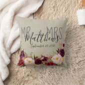 Custom Burgundy Floral Mr. en Mrs Wedding Keepomwi Kussen (Deken)