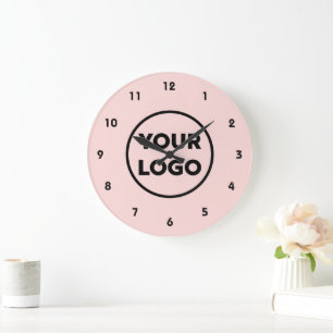 Custom Business Logo op koraal roze achtergrond Grote Klok