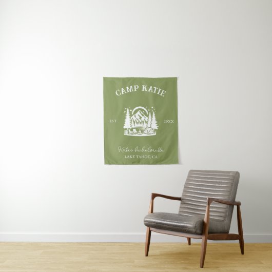 Custom Camp Bachelorette Party Camping Bruids Wandkleed (In situ)