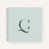 Custom Clean Elegant Monogram Zacht Groen Initiaal Notitieboek (Voorkant)