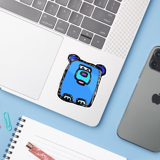 Custom-Cut Vinyl Sticker - Bernie Bear (Laptop met iPhone)