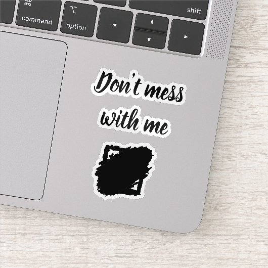 Custom-Cut Vinyl Sticker – “Don’t Mess With Me” (Détail)