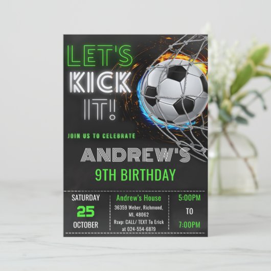 Custom Eenvoudige Voetbal Verjaardag uitnodiging (Staand voorkant)