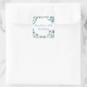 Custom Elegant Blauw Wit Bloemen Verjaardagsfeest Vierkante Sticker (Tas)
