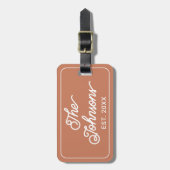 Custom Family Name in Elegant Script Terracotta Bagagelabel (Voorkant verticaal)