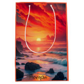 Custom Fiery Sunset Coastline – Ocean Cliffs Medium Cadeauzakje (Voorkant)