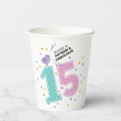 Custom Fifteen en Fabulous Roze Confetti Verjaarda Papieren Bekers (Achterkant)