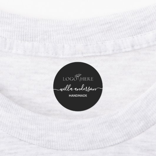 Custom logo and text round black fabric clothing  labels (Aangebracht)
