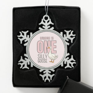 Custom Modern Een Gekke Gans Eerste Verjaardag Tin Sneeuwvlok Ornament